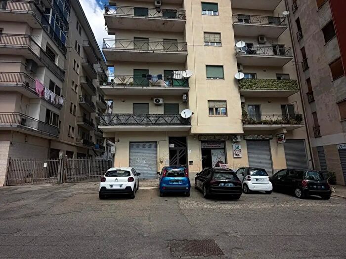 Appartamento trilocale in vendita in Via Giuseppe Isnardi, Cosenza