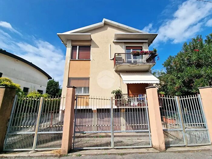Appartamento bilocale in vendita in Via Portioli, Mantova