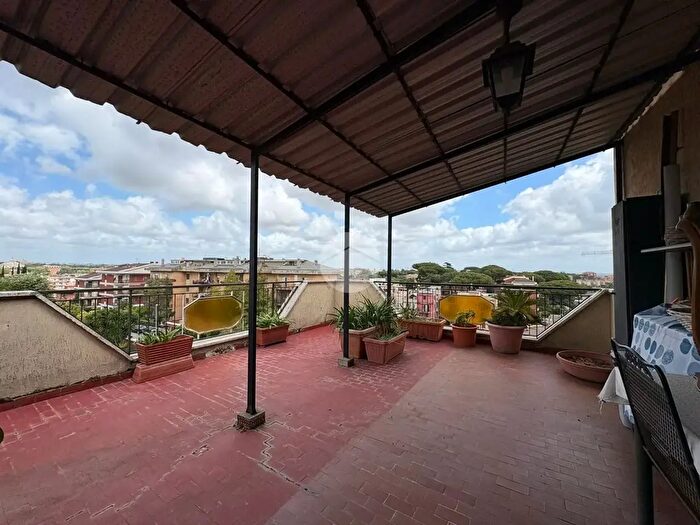 Appartamento quadrilocale in vendita in Via Semproniano, Roma