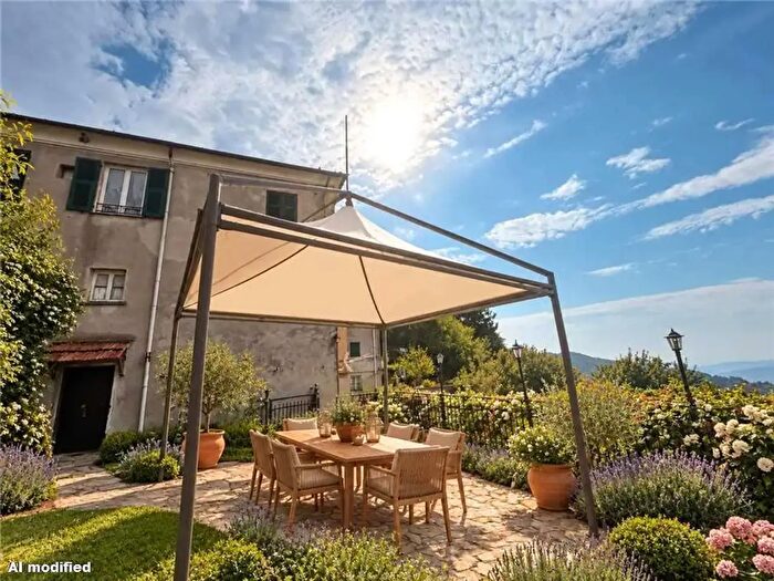 Casa con 13 locali in vendita in Mignanego