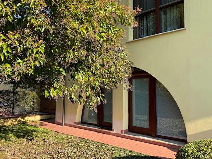 Appartamento trilocale in affitto in Via Levata, Levata, Curtatone