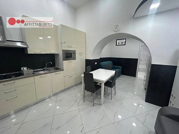 Appartamento monolocale in affitto in scale san maria apparente, Chiaia, Napoli