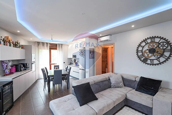 Appartamento trilocale in vendita in Via Roggia Morlana, Cavernago