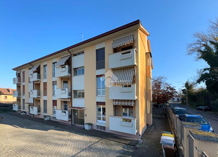 Appartamento trilocale in vendita in Via Fratelli Cairoli, Stradella