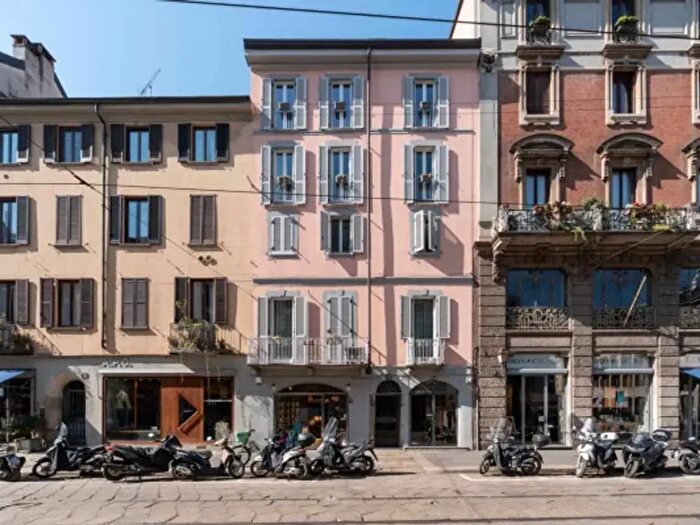 Appartamento trilocale in vendita in Via Ponte Vetero, Milano