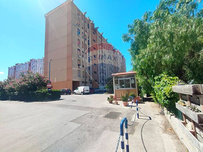 Appartamento con 5 locali in vendita in Via Sacco E Vanzetti, Palermo