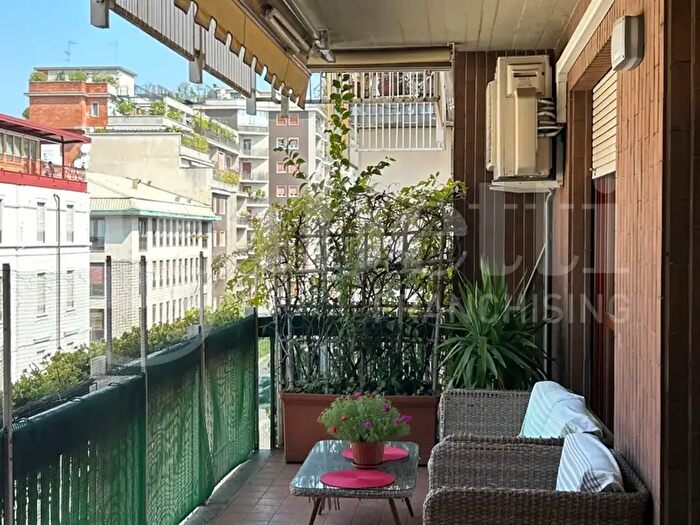 Appartamento quadrilocale in affitto in Via Poma, Milano