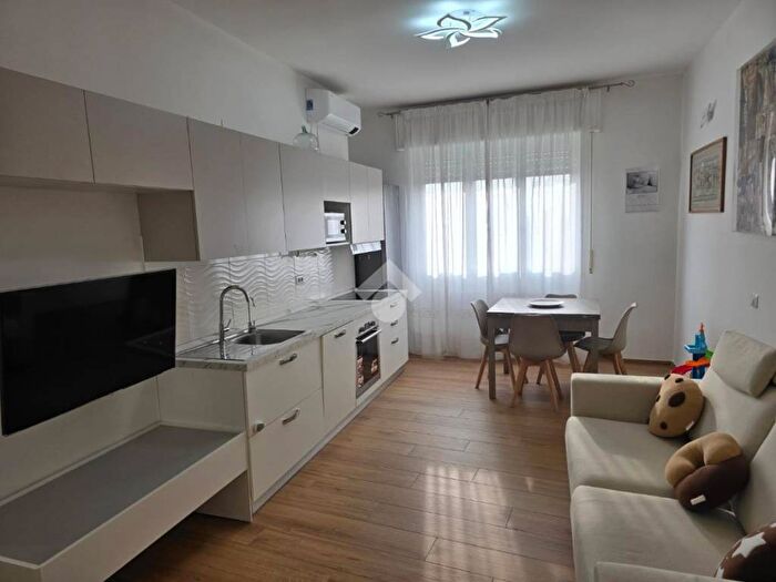 Appartamento trilocale in affitto in Via Teano, Comasina, Milano