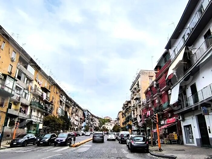 Appartamento bilocale in affitto in Calata Capodichino, Napoli
