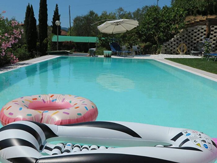 Appartamento trilocale in affitto in Via Umberto Maddalena, Vezzano Ligure