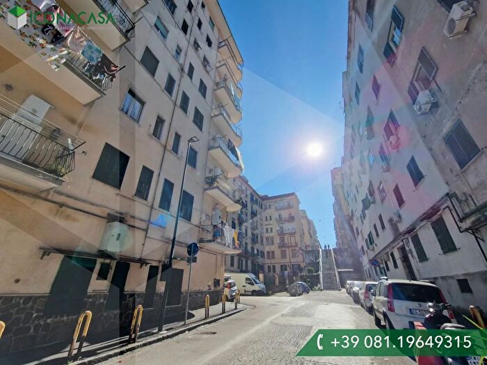 Appartamento trilocale in vendita in Via Bartolomeo Caracciolo Detto Carafa, Napoli