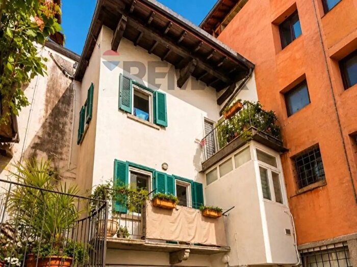Casa trilocale in vendita in Vicolo del Proo, Verbania