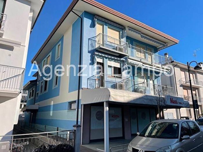 Appartamento trilocale in affitto in Via Giovanni Bosco, Centro, Caorle