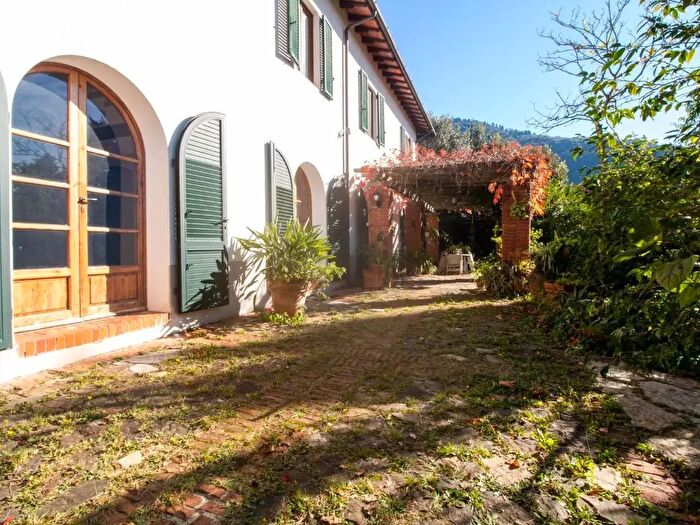 Casa con 10 locali in vendita in San Giuliano Terme
