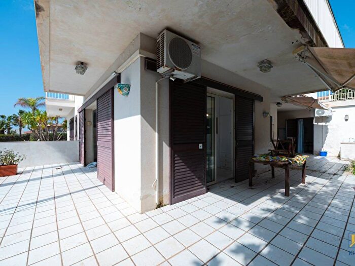 Appartamento trilocale in affitto in Via Lipari, Marina di Ragusa Centro, Ragusa