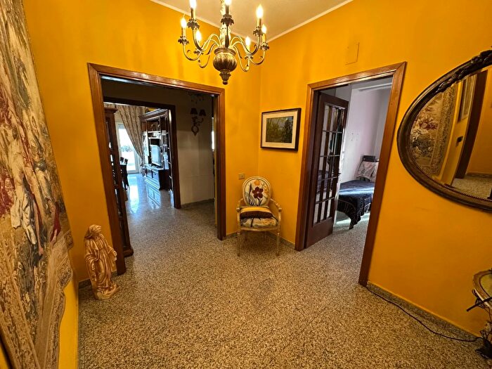 Casa con 7 locali in vendita in Reggio Calabria