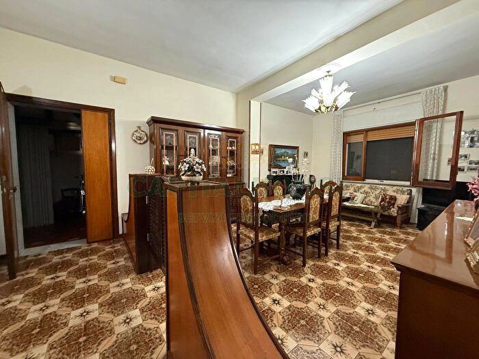 Appartamento con 5 locali in vendita in Pomigliano DArco