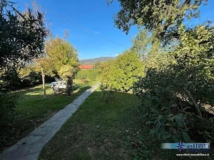 Casa con 7 locali in vendita in Massa