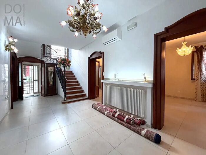 Casa con 13 locali in vendita in Adria