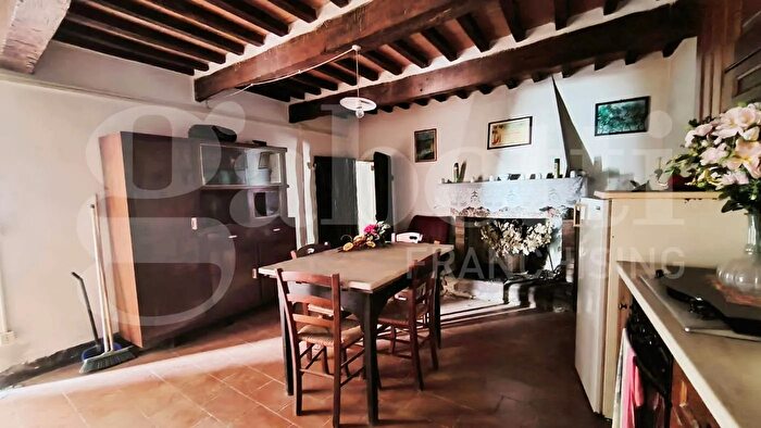 Appartamento quadrilocale in vendita in Via del Poggio, Scansano