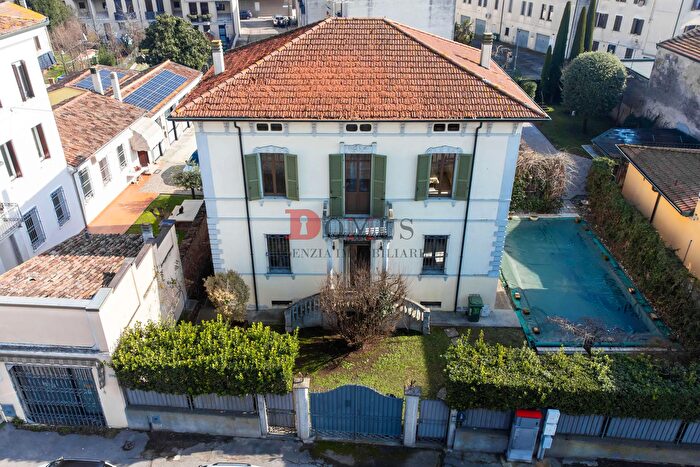 Casa con 6 locali in vendita in Via Parmense a, Borgo Virgilio