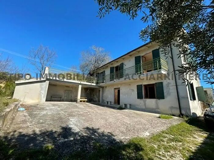 Casa con 7 locali in vendita in Montefiore DellAso