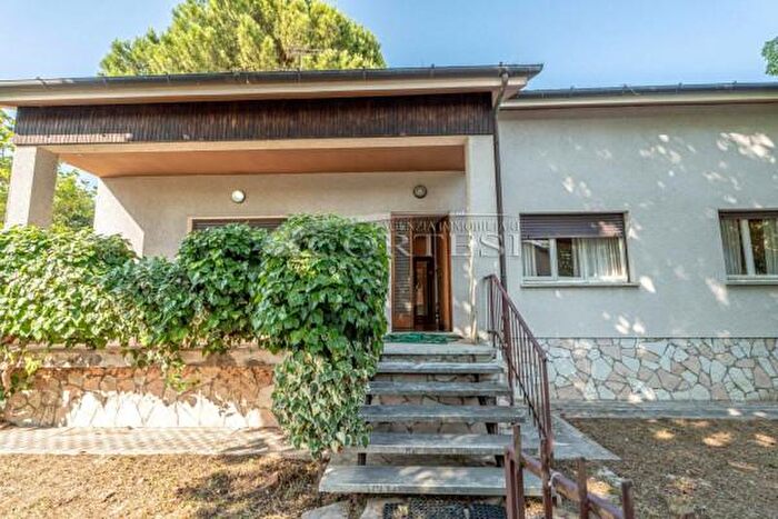 Casa con 6 locali in vendita in Via Andrea De Gabrielli, Fano