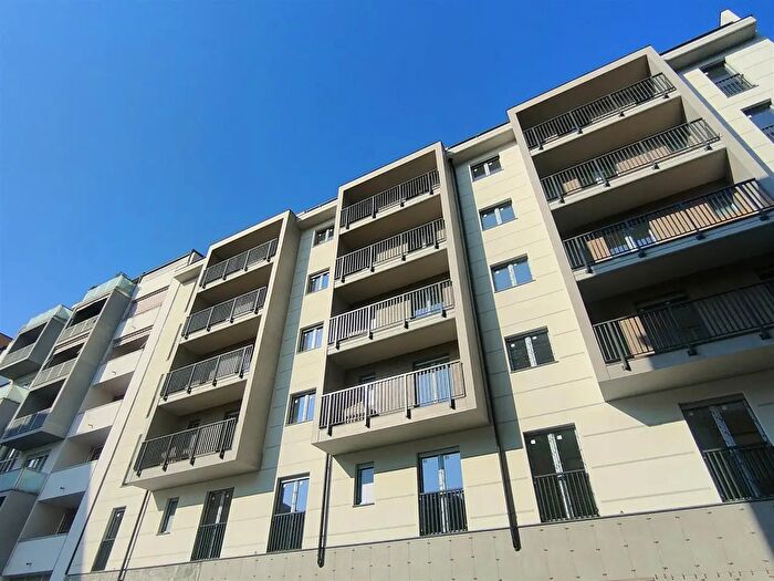 Appartamento trilocale in vendita in Via Osasco, Torino