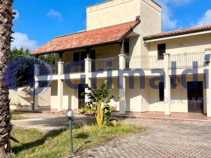 Casa con 6 locali in vendita in Strada I Nucleo Erchie Piccola, Lizzanello