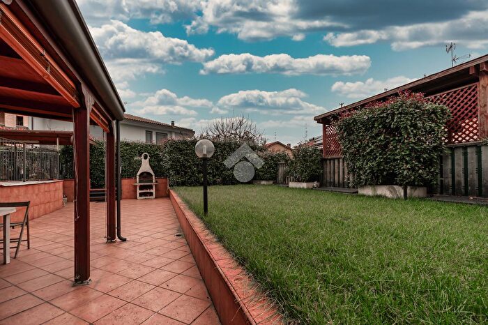 Casa quadrilocale in vendita in Via Giovanni Verga, Paderno Dugnano