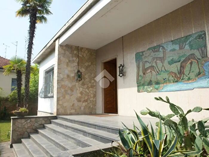 Casa con 5 locali in vendita in Via E Duse, Vigevano