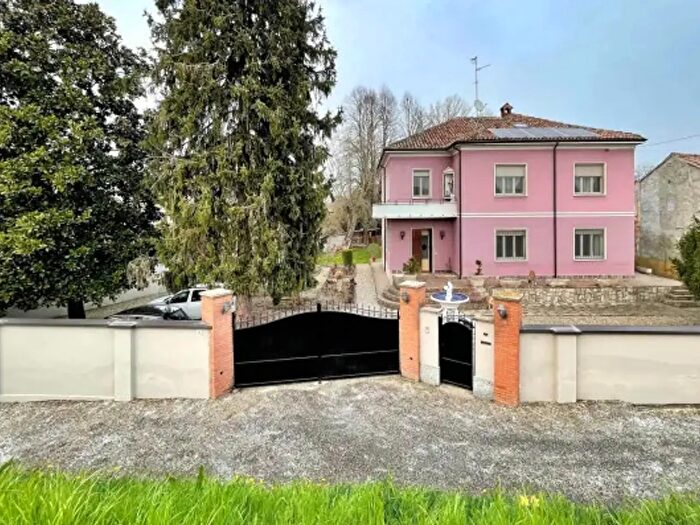 Casa con 6 locali in vendita in Via Palmiro Togliatti, Bressana Bottarone