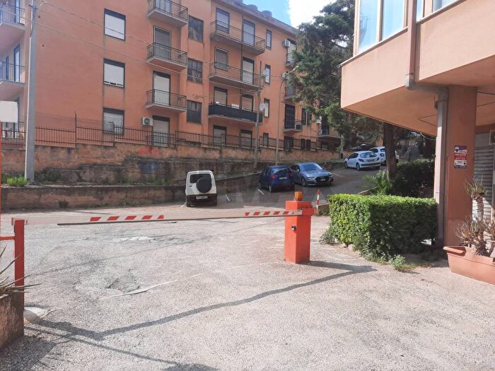 Appartamento con 5 locali in affitto in VIALE TRIESTE, Centro, Caltanissetta