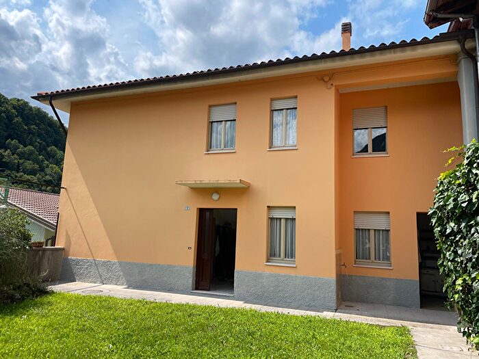 Casa trilocale in vendita in Cavazzo Carnico