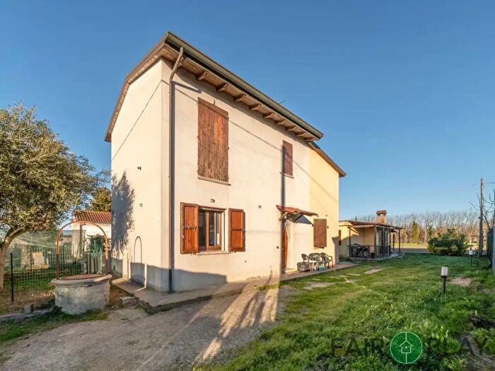 Casa con 5 locali in vendita in Via Cannuzzola, Ravenna