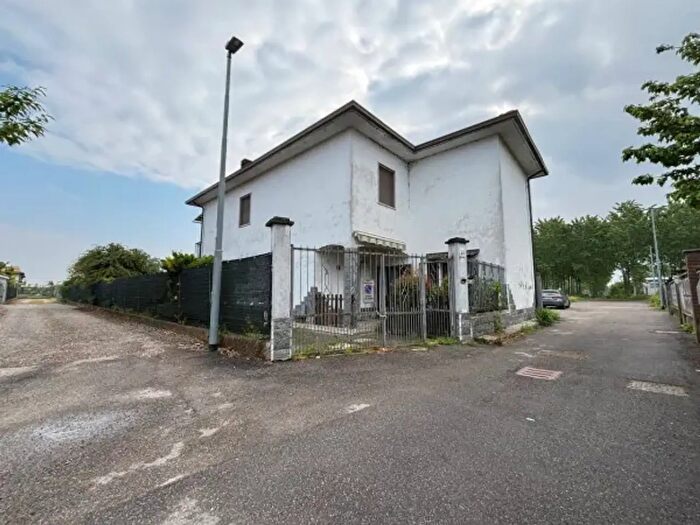 Casa con 5 locali in vendita in Via SantAnna, Motta Visconti