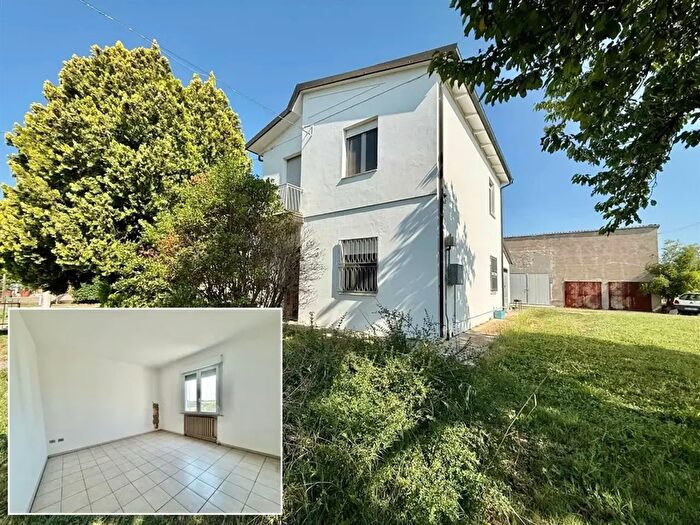 Casa con 7 locali in vendita in Via Rotaccio, Lugo