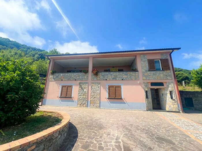Casa quadrilocale in vendita in Via Teodoro Gaza, San Giovanni A Piro