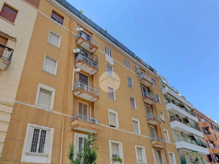 Appartamento trilocale in affitto in Via Camilla, Furio Camillo, Roma