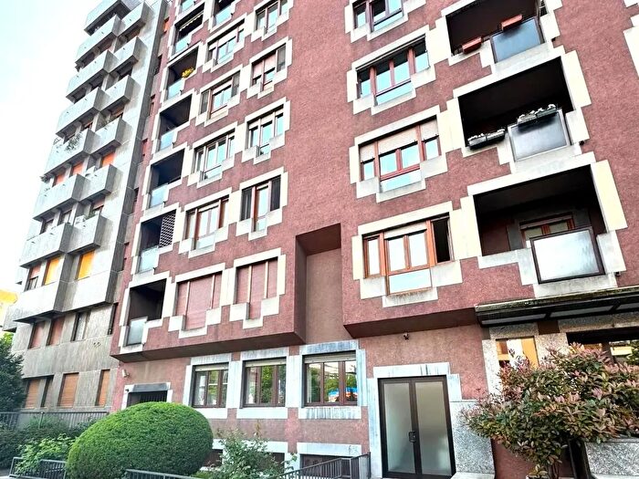 Appartamento con 6 locali in vendita in Viale Paolo Onorato Vigliani, Milano