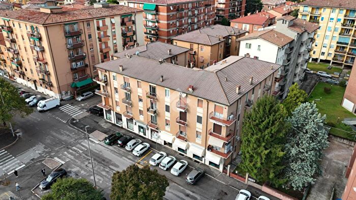 Appartamento trilocale in affitto in Via Villa Cozza, Verona