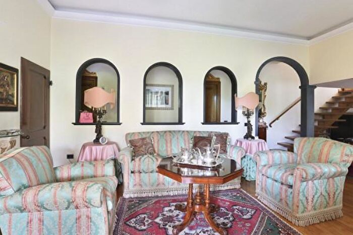 Casa con 6 locali in affitto in Forte Dei Marmi