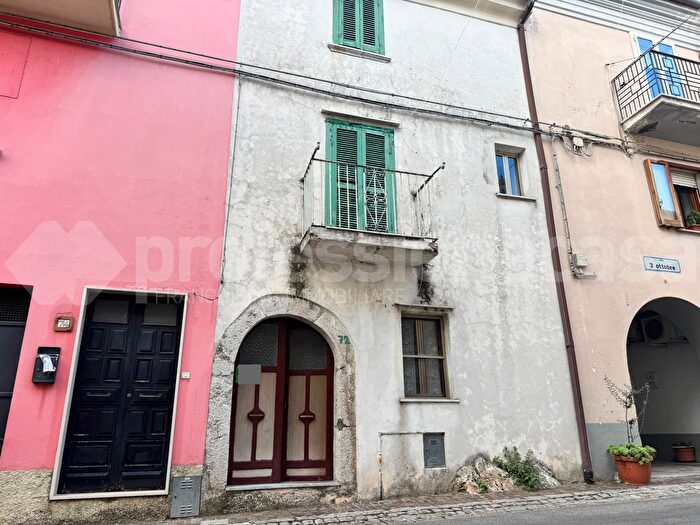 Casa trilocale in vendita in Via Giuseppe Laurelli, Fornelli