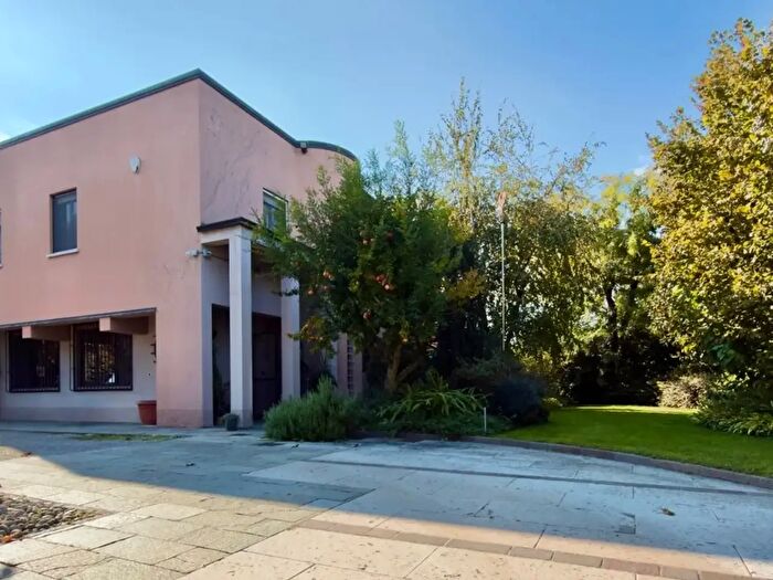 Casa in vendita in Via Trentino, Manerbio