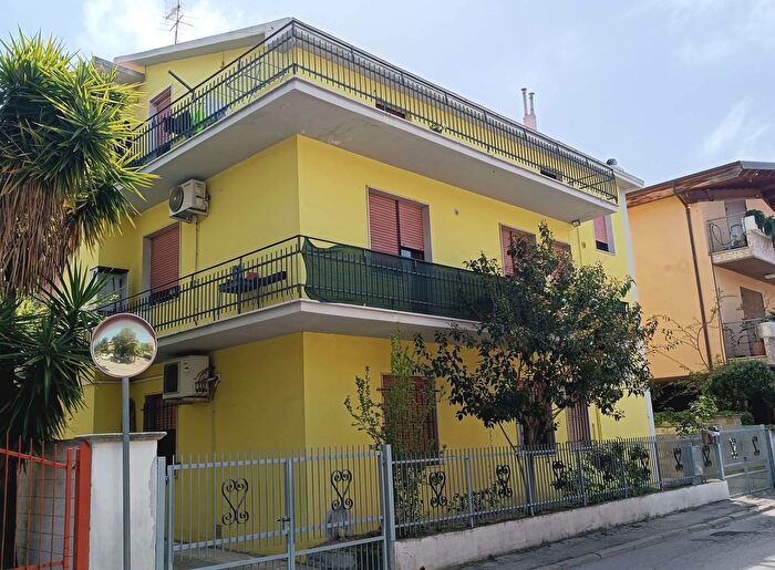 Casa con 12 locali in vendita in Montesilvano