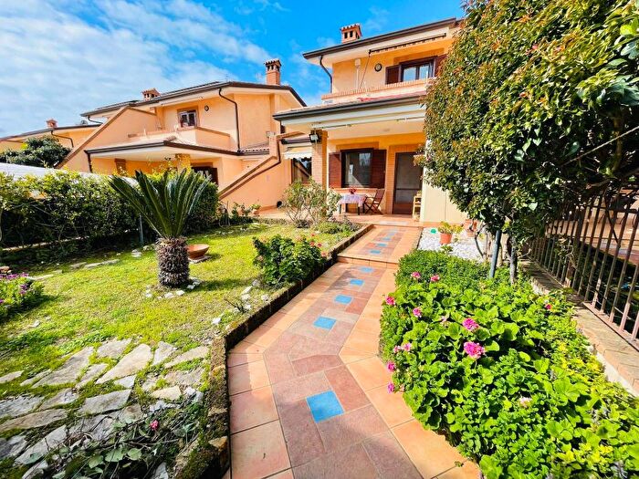 Casa con 6 locali in affitto in Via Cava delle Rene, Fondi