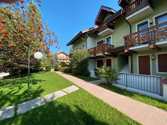 Appartamento trilocale in affitto in Via Belvedere, Canove Di Roana, Roana