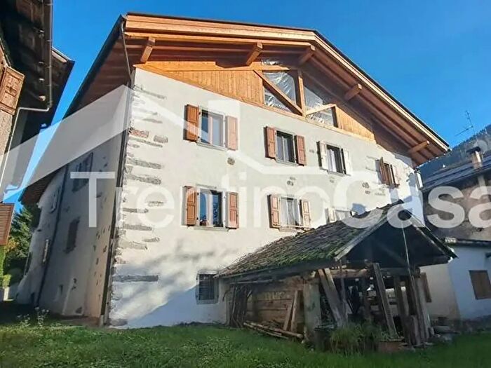 Appartamento quadrilocale in vendita in Via Garibaldi, Borgo Lares