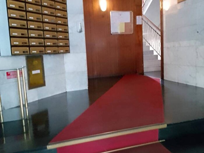 Appartamento trilocale in affitto in Piazza Pietro Frattini, Lorenteggio, Milano