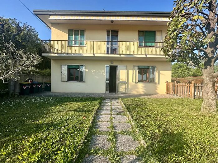 Appartamento con 5 locali in vendita in Via Sottomarina, Abano Terme